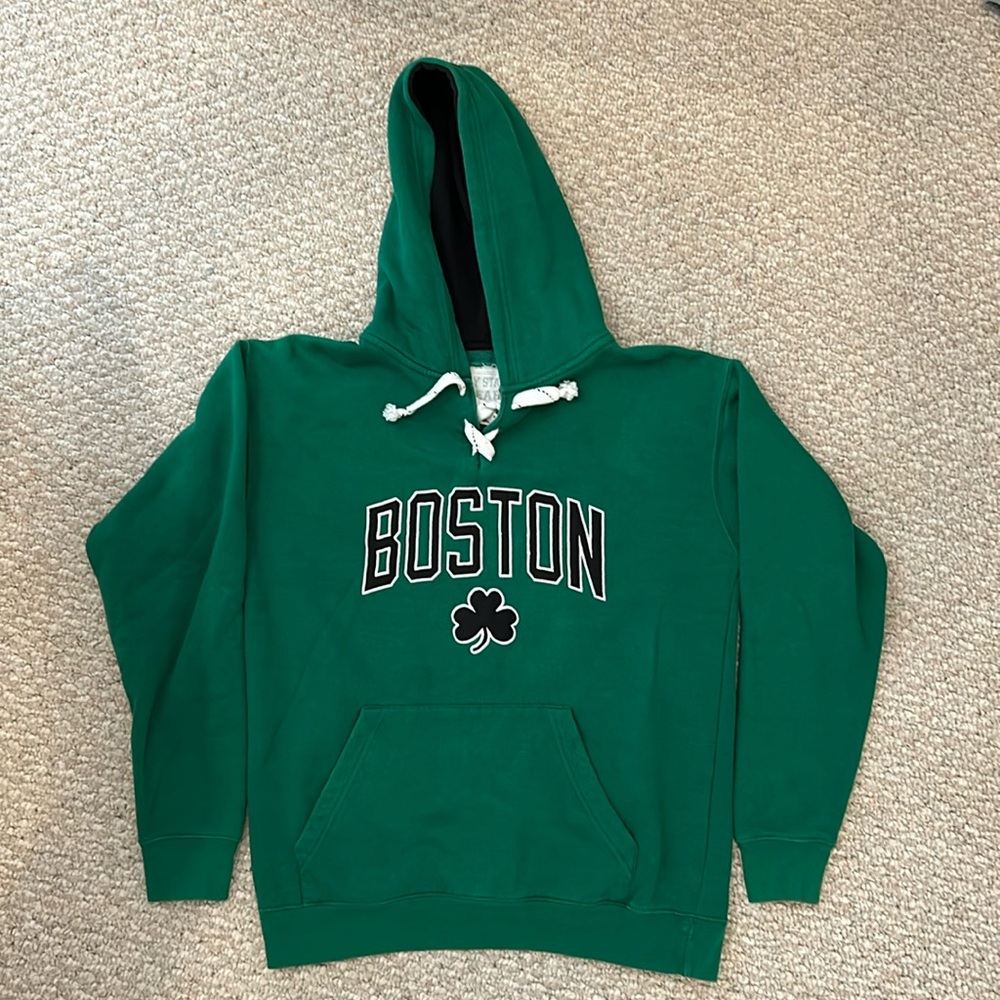 Adult Small Boston Celtics sweatshirt